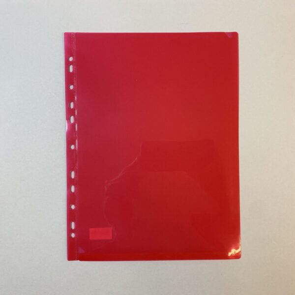 Plastficka röd A4 hålad
